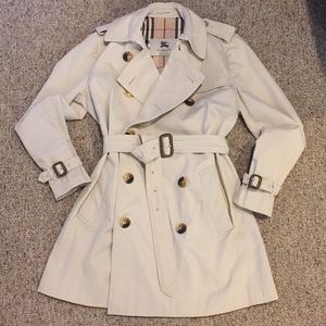 ❤️SOLD❤️Authentic Burberry Trench Coat